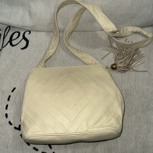Chanel Cream leather Quilted crossbody Bag - Picture 4 of 14
